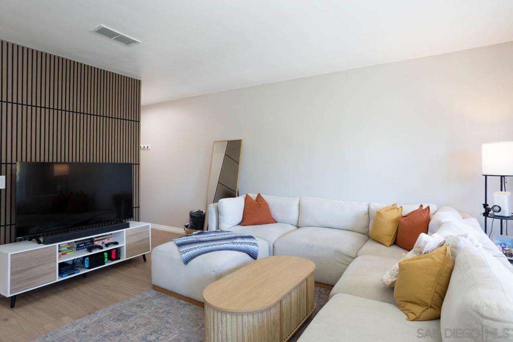 4241 Mesa Vista Way, Unit 5