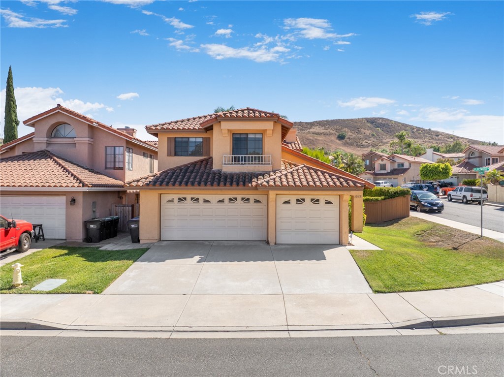 Nestled in a quiet and serene neighborhood with no HOA, this charming home offers the perfect blend of tranquility and convenience. Located in the heart of highly sought-after Chino Hills, it provides easy access to the freeways, making your commute a breeze. Boasting approximately 2,200 sq. ft. of well-designed living space, this 4-bedroom, 2.5-bathroom home features high vaulted ceilings, a beautiful fireplace, and a grand staircase that creates a striking first impression. The skylight fills the space with natural light, while a balcony off the second floor offers a peaceful spot to relax and unwind.
Step inside to a bright and airy layout enhanced by recessed lighting and ceiling fans throughout. A combination of laminate flooring, tile, and plush carpet adds warmth and elegance to the interior. The home features spacious bedrooms, and multiple living areas—perfect for both living and entertaining. The 3-car garage provides plenty of parking and storage space, adding even more functionality to this already impressive home.