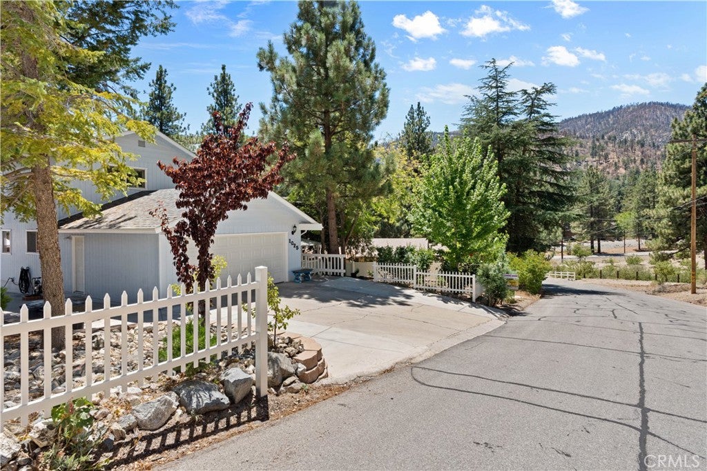 1025 Rivera