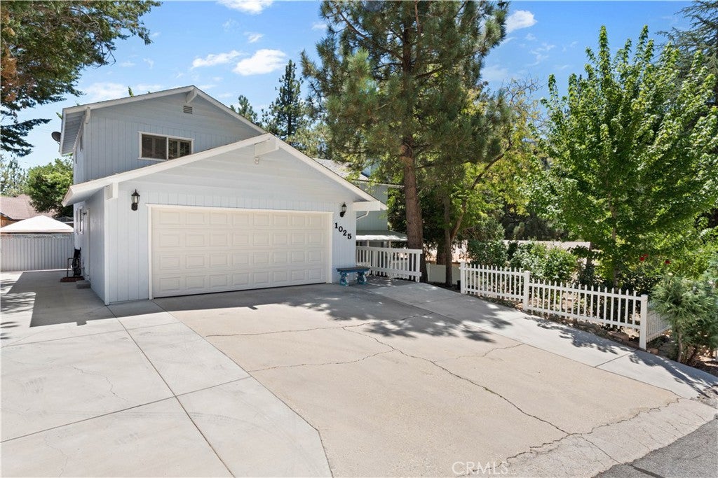 1025 Rivera