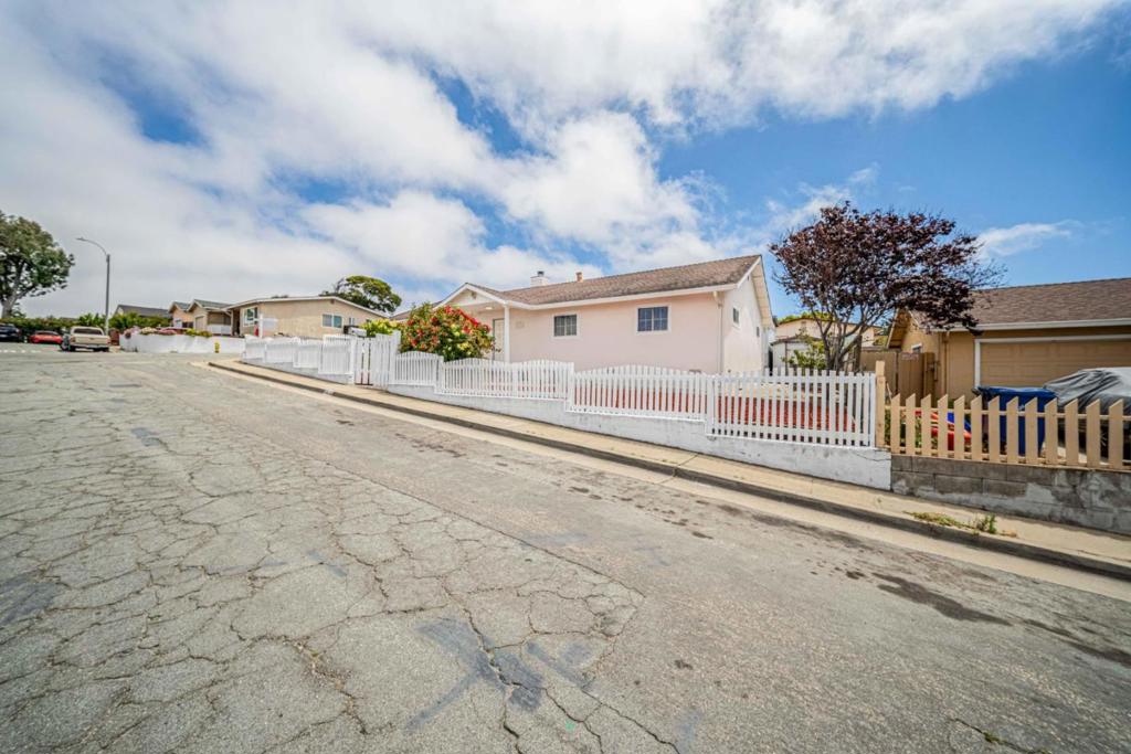 1696 Vallejo Street