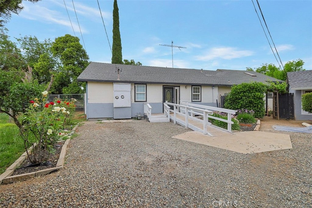 10863 Highway 99