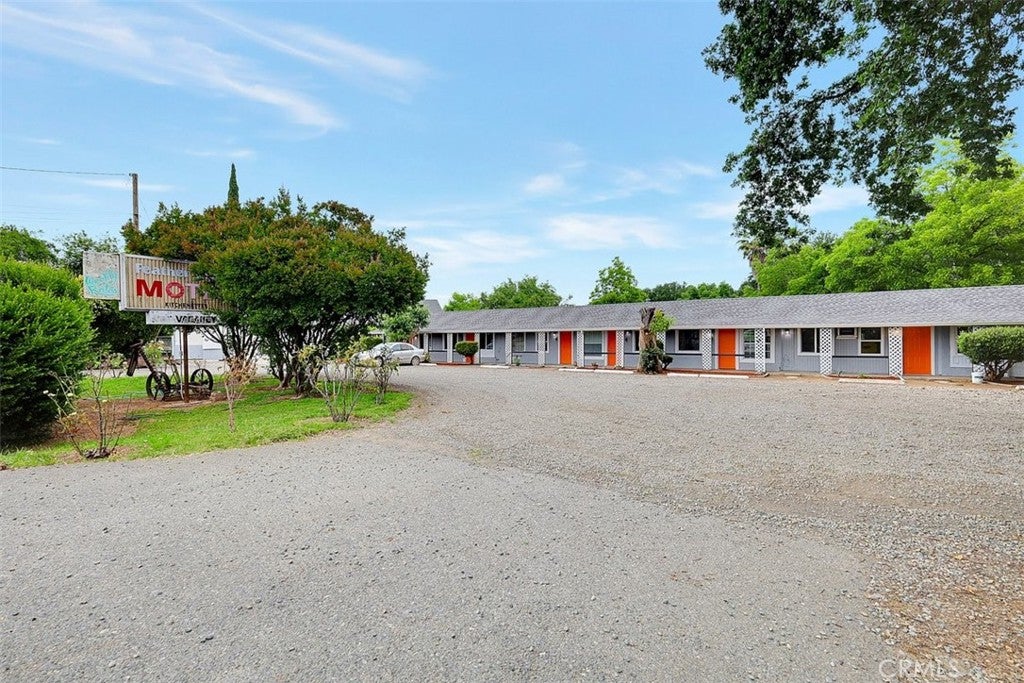 10863 Highway 99