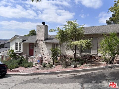 Photo of 1997 Lucile Avenue, Los Angeles, CA 90039 (MLS # 26834485)