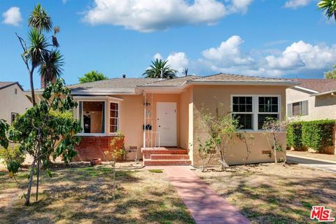 Photo of 2511 Castle Heights Avenue, Los Angeles, CA 90034 (MLS # 25589071)