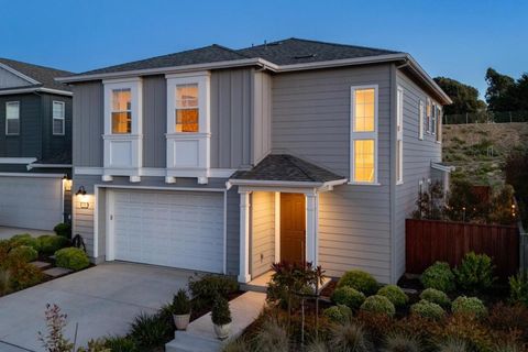 Photo of 266 Sandy Gulch Drive, Marina, CA 93933 (MLS # ML82043498)