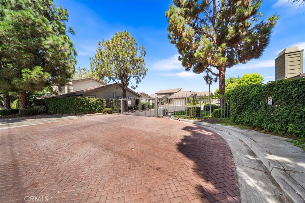 211 E Ponderosa Lane 10