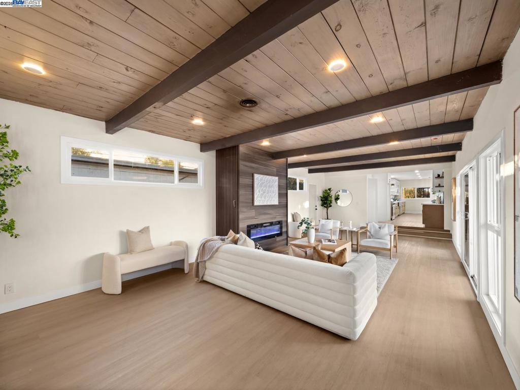 UPPER B STREET - Residential