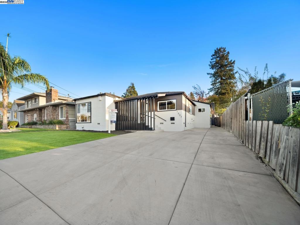 UPPER B STREET - Residential