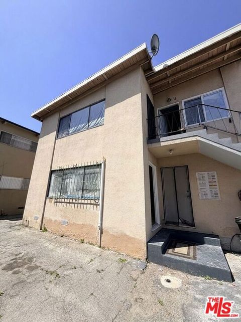 Photo of 1833 S St Andrews Place #3, Los Angeles, CA 90019 (MLS # 26829743)