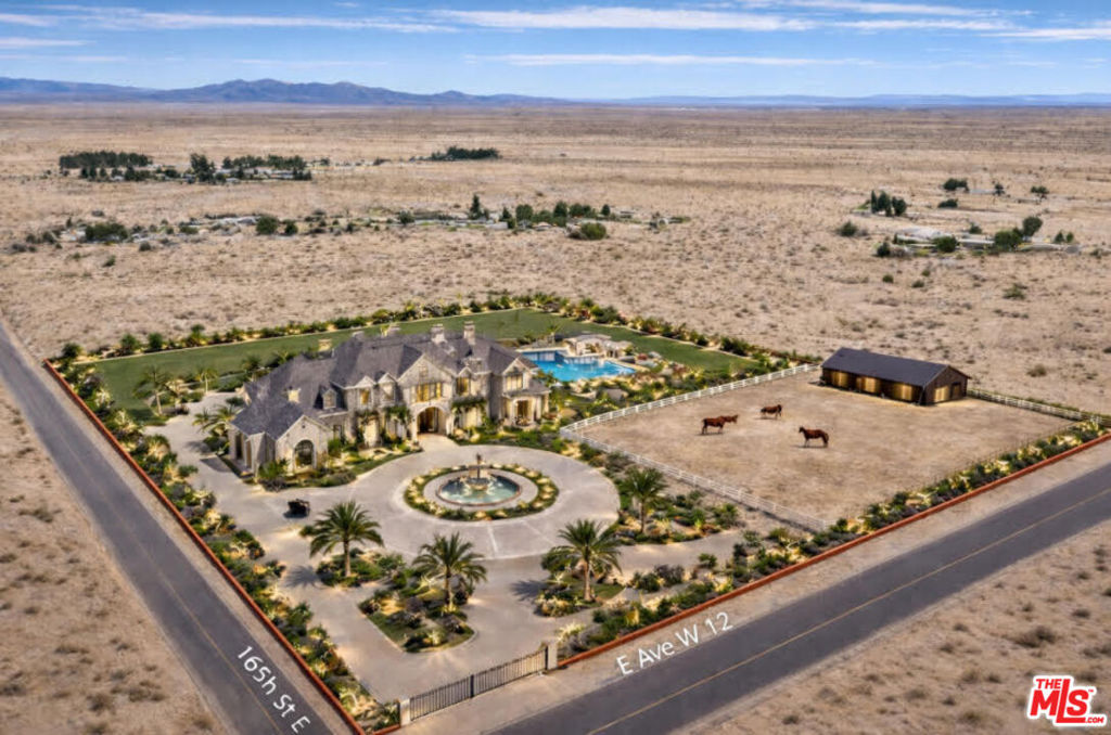 33000 165th E. Street