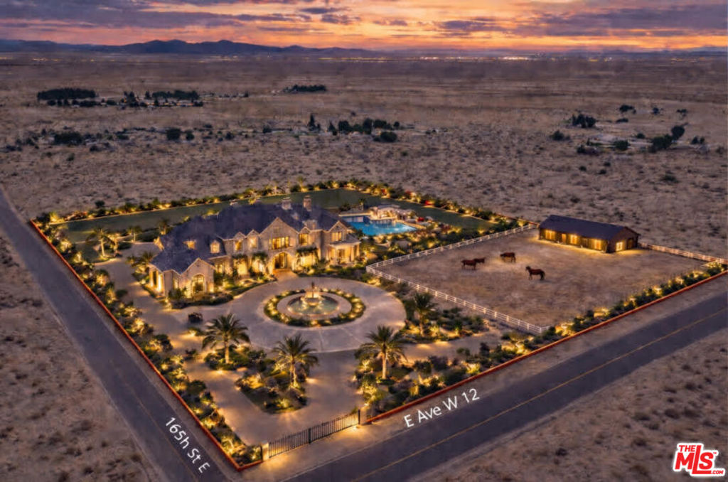 33000 165th E. Street