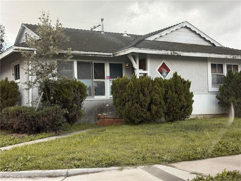 Photo of 140 W Bort St, Long Beach, CA 90805 (MLS # PW25263343)