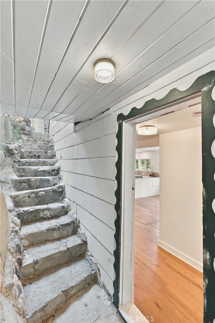 1323 Oakwood