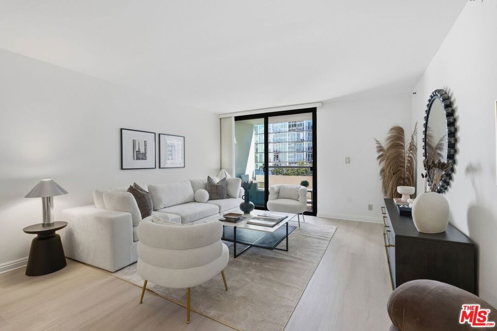 Photo of 600 W 9th Street #513, Los Angeles, CA 90015 (MLS # 26673601)