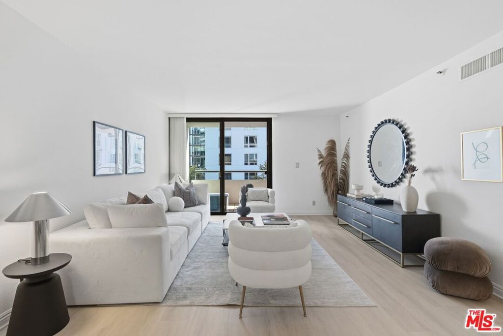 Photo of 600 W 9th Street #513, Los Angeles, CA 90015 (MLS # 26673601)