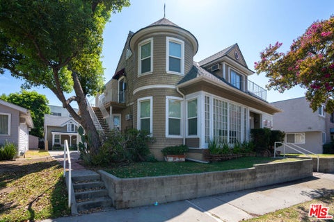 Photo of 1124 Cordova Street, Pasadena, CA 91106 (MLS # 26942719)