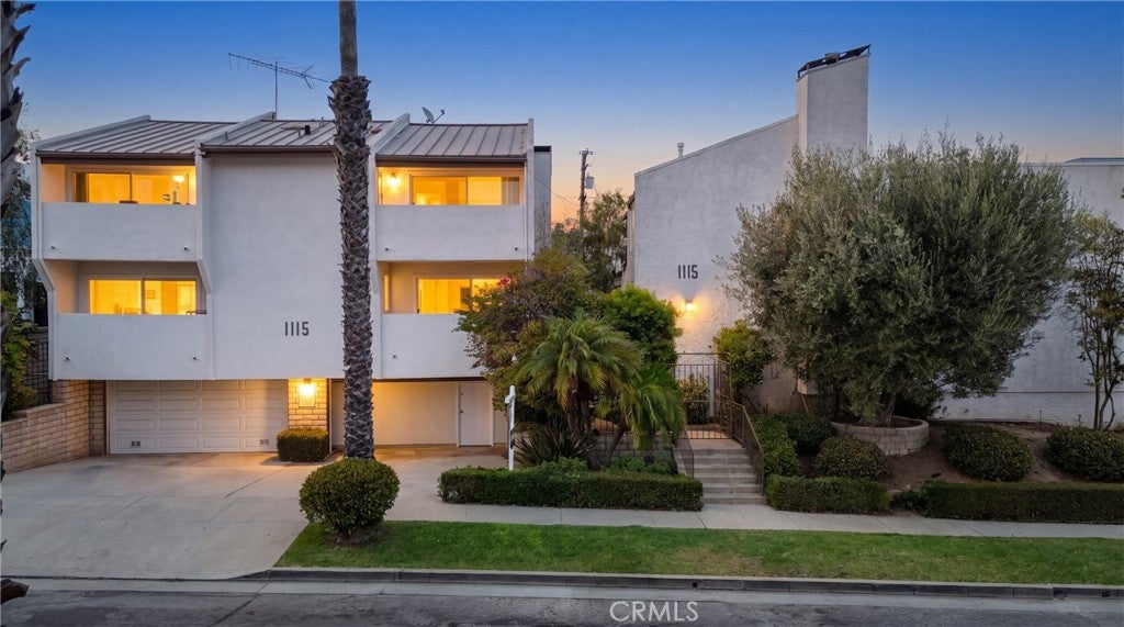 Photo of 1115 19th ST #10, Santa Monica, CA 90403 (MLS # SR26117277)
