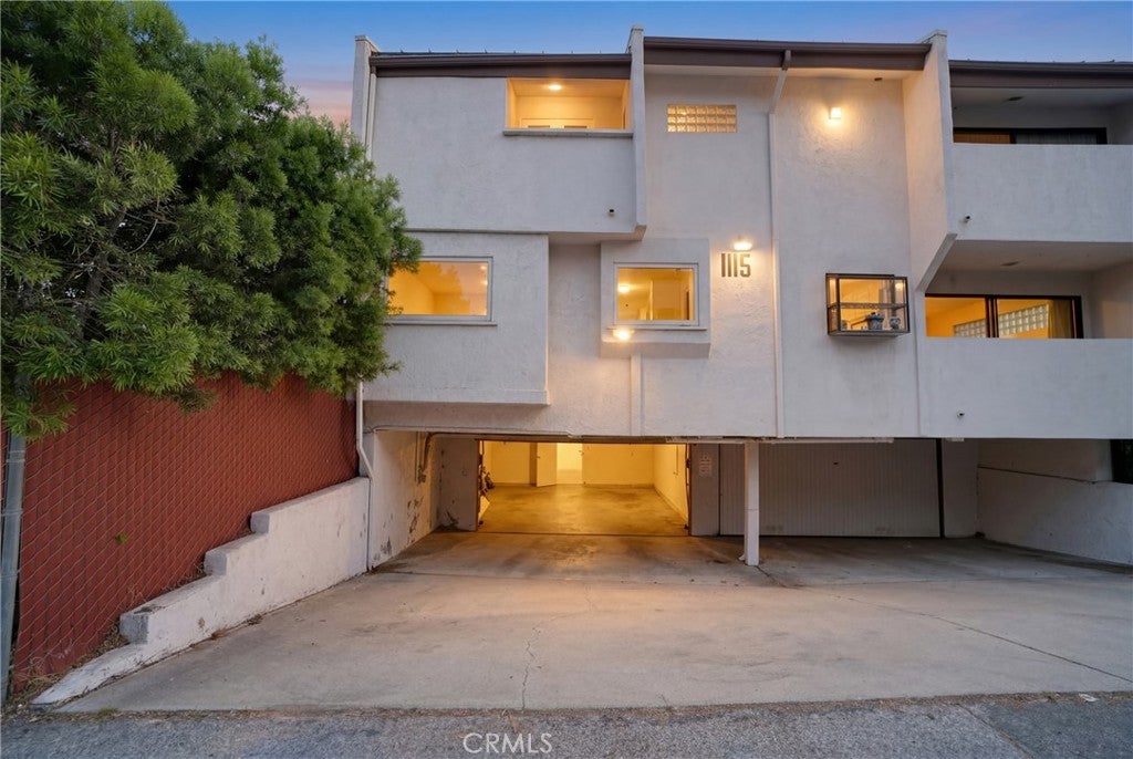 Photo of 1115 19th ST #10, Santa Monica, CA 90403 (MLS # SR26117277)