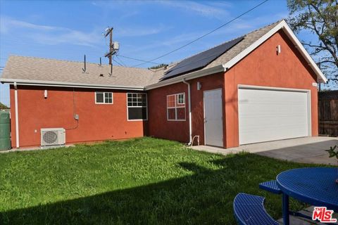 Photo of 2207 W 20th Street, Los Angeles, CA 90018 (MLS # 26636187)