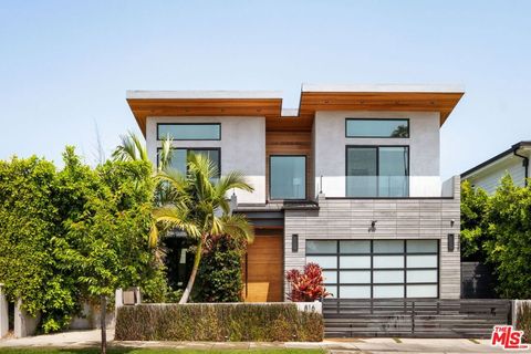 Photo of 816 N Stanley Avenue, Los Angeles, CA 90046 (MLS # 26635379)