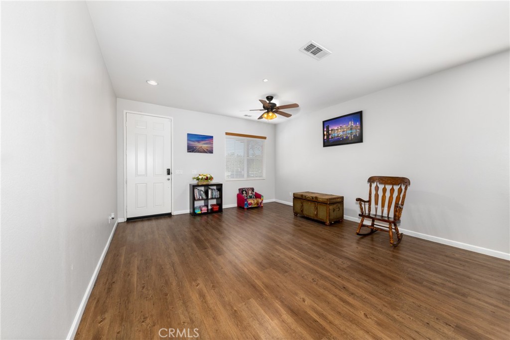 11239 Scarlet Ave