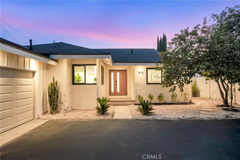 Properties 2 7915 Owensmouth