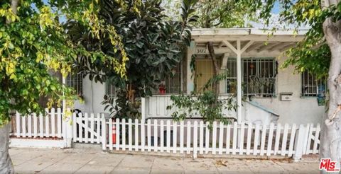 Photo of 3027 W 60th Street, Los Angeles, CA 90043 (MLS # 25606945) Photo of 3027 W 60th Street, Los Angeles, CA 90043 (MLS # 25606945)