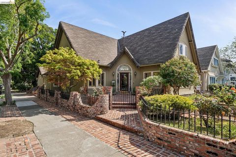 Photo of 824 Paru St St, Alameda, CA 94501 (MLS # 41128803)