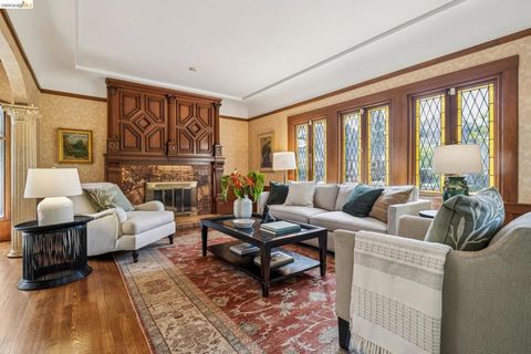 Photo of 824 Paru St St, Alameda, CA 94501 (MLS # 41128803)