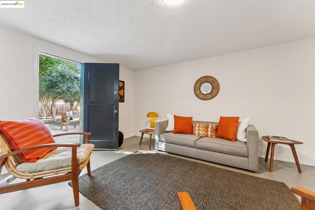 EL CERRITO - Residential