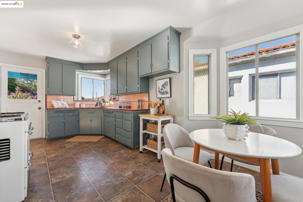 EL CERRITO - Residential