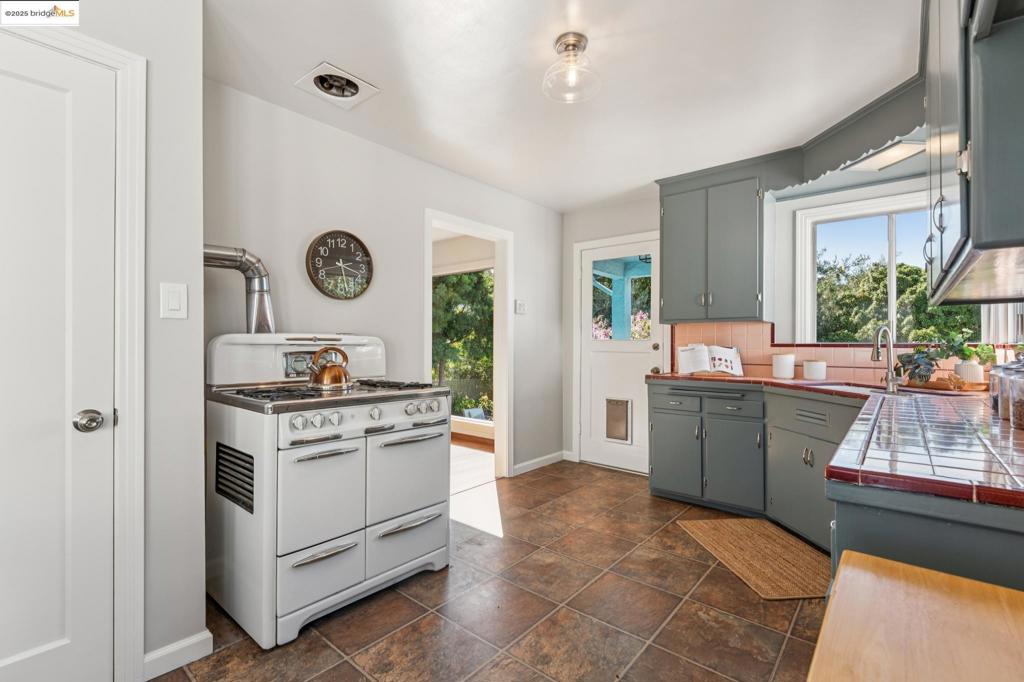 EL CERRITO - Residential