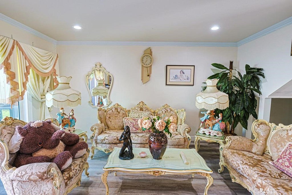 11077 Robinson DR