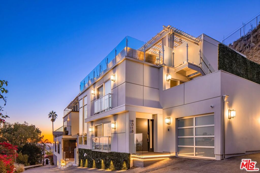 Photo of 9318 Warbler Way, Los Angeles, CA 90069 (MLS # 25553529)