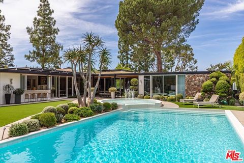 Photo of 1960 Loma Vista Drive, Beverly Hills, CA 90210 (MLS # 26704735)