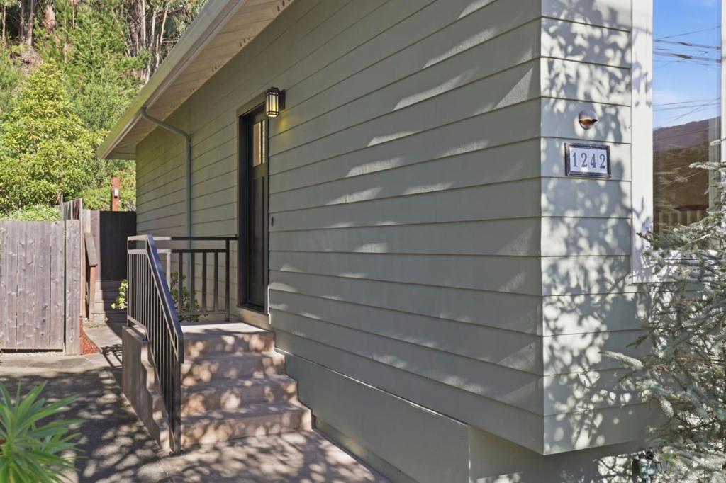 1242 Aspen Drive
