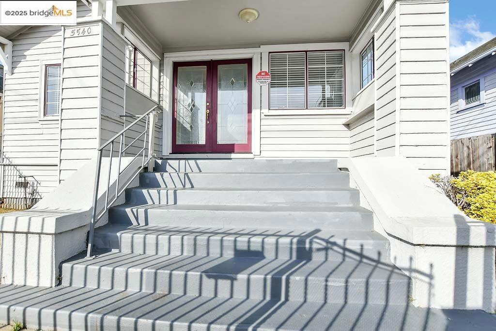 EAST OAKLAND - Residential