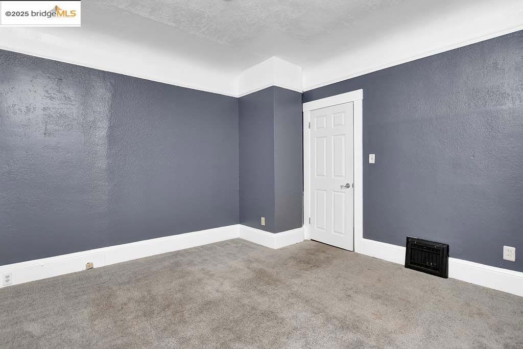 EAST OAKLAND - Residential