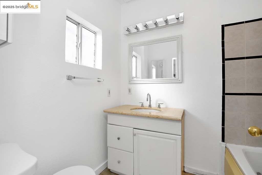 EAST OAKLAND - Residential