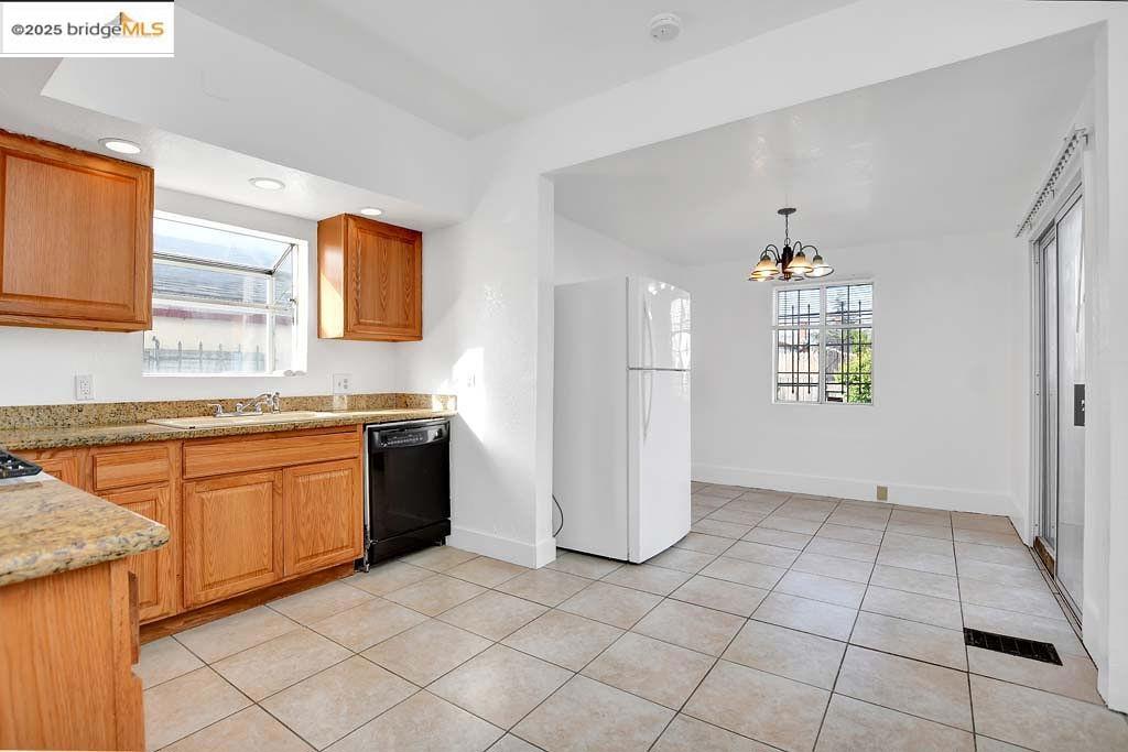 EAST OAKLAND - Residential