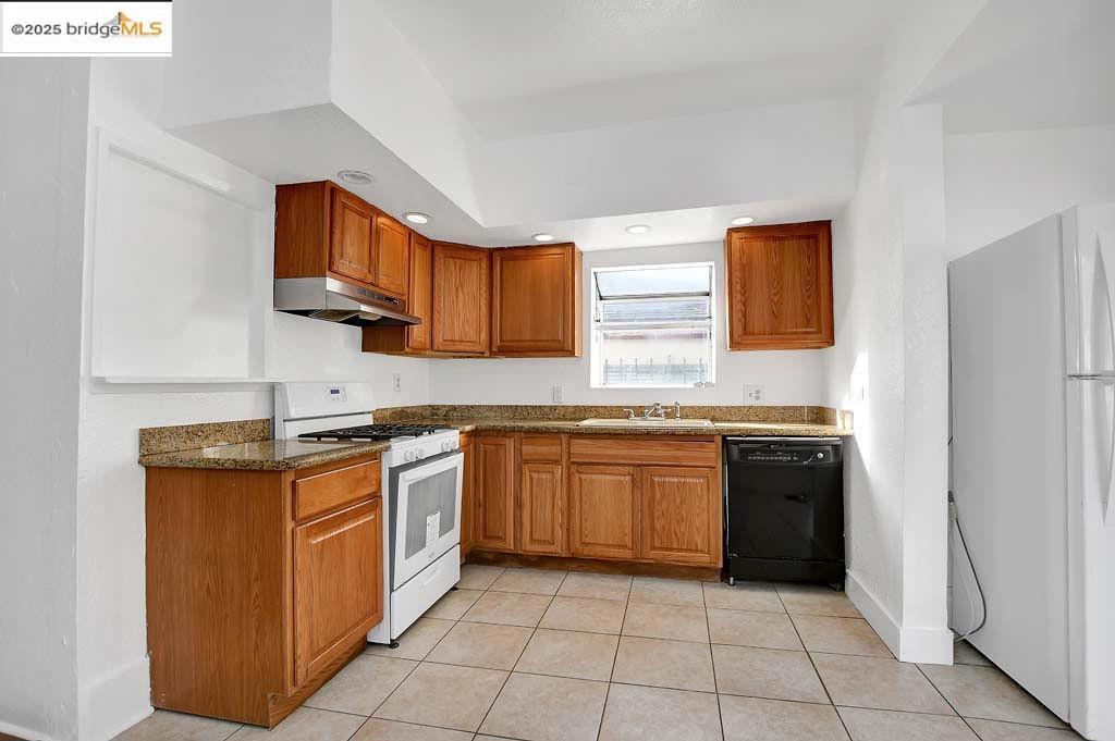 EAST OAKLAND - Residential