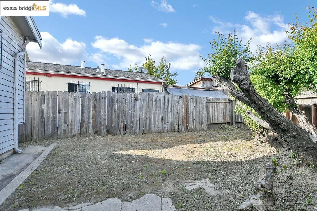 EAST OAKLAND - Residential