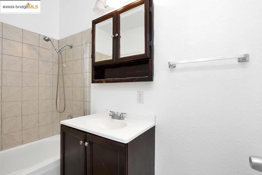 EAST OAKLAND - Residential