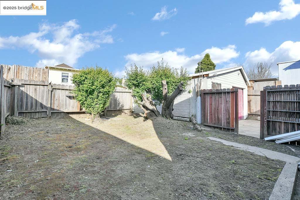 EAST OAKLAND - Residential