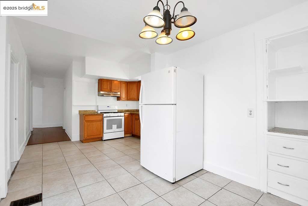 EAST OAKLAND - Residential