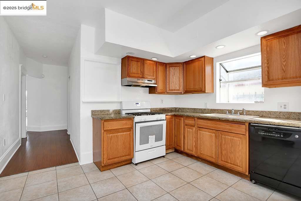 EAST OAKLAND - Residential