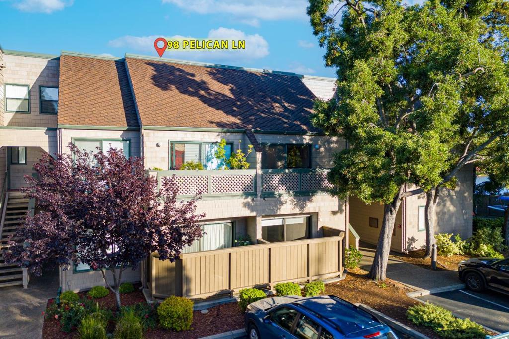 98 Pelican Lane