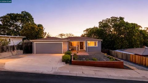 Photo of 3121 Pine St St, Martinez, CA 94553 (MLS # 41128754)