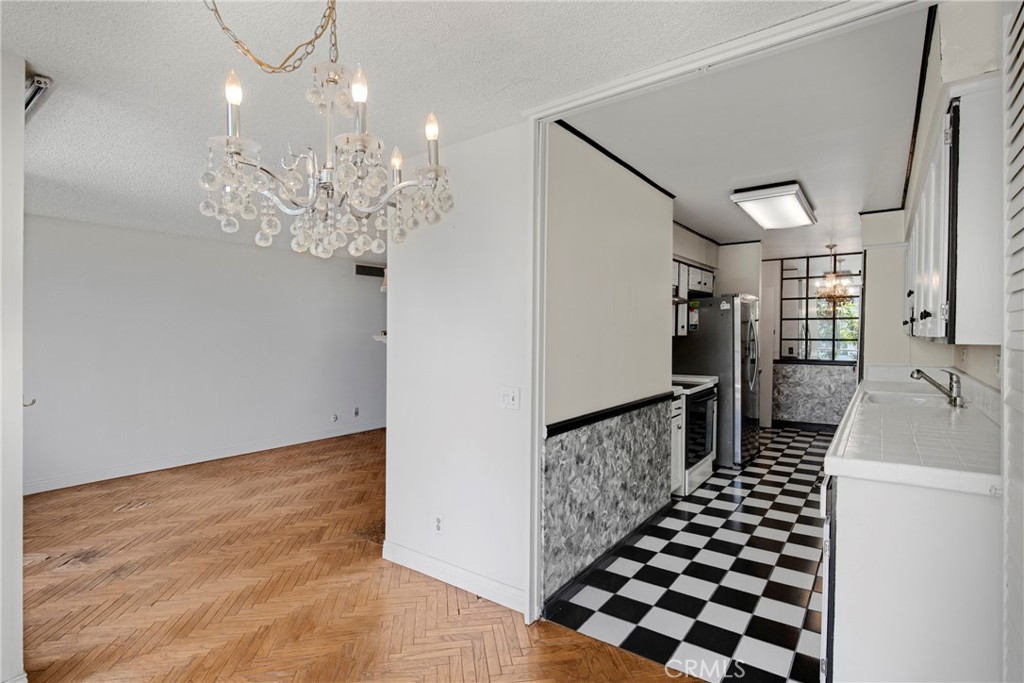 1340 S Beverly Glen 211